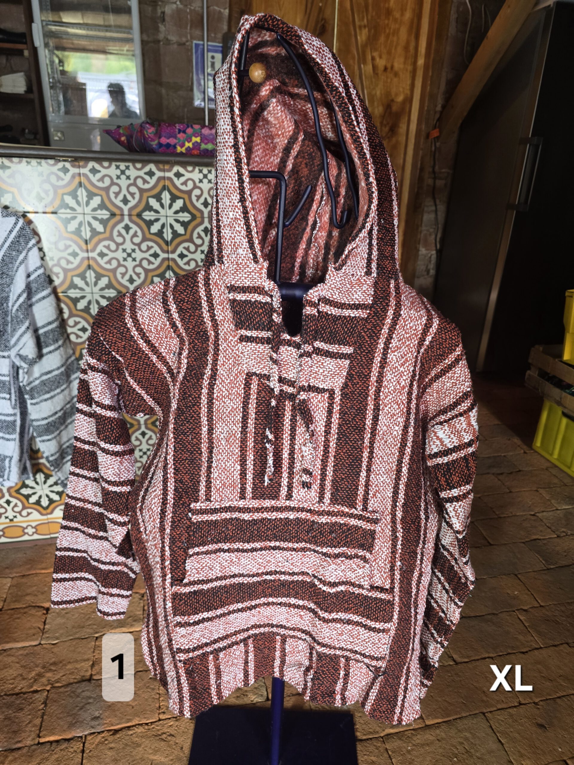 Handgefertigter mexikanischer Poncho 01, Vorderseite, Größe XL