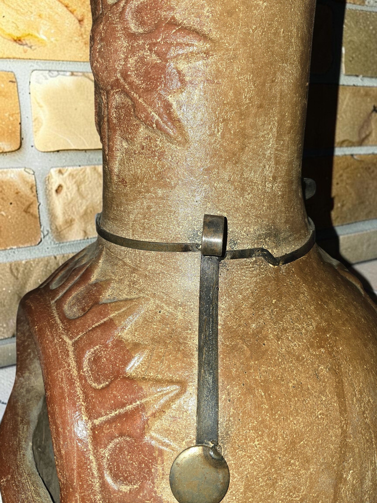 Aztekenofen Anthropomorph Chico Herreria aus Ton, Detailansicht